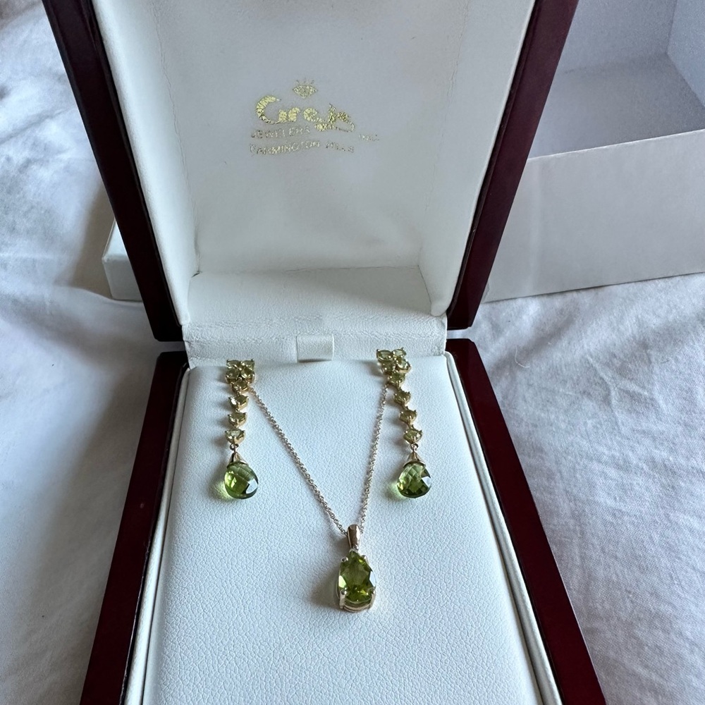 10k Gold Peridot Gemstone Earrings and Necklace Set